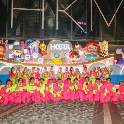 01 00 Xiang Gang Chao Liu Wan Ju Hua Che 5